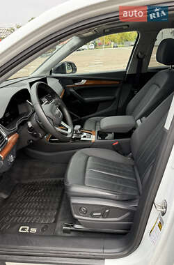 Позашляховик / Кросовер Audi Q5 2023 в 