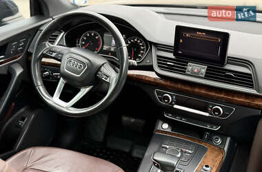 Внедорожник / Кроссовер Audi Q5 2017 в 