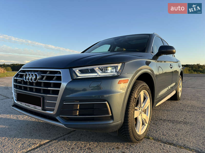 Внедорожник / Кроссовер Audi Q5 2018 в 