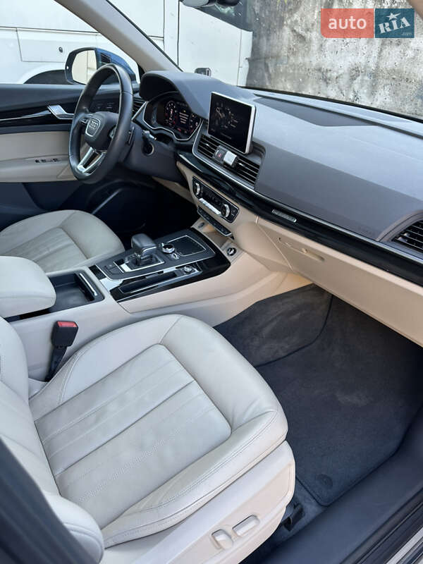 Внедорожник / Кроссовер Audi Q5 2018 в Луцке