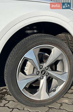 Внедорожник / Кроссовер Audi Q5 2020 в 