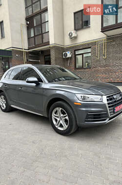 Внедорожник / Кроссовер Audi Q5 2017 в 