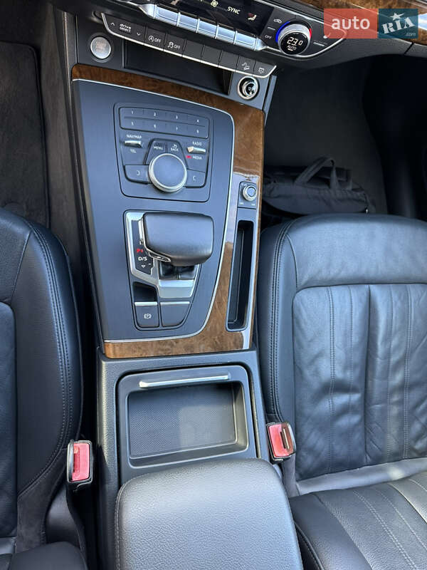 Внедорожник / Кроссовер Audi Q5 2018 в Ровно