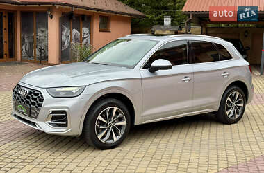 Позашляховик / Кросовер Audi Q5 2021 в 