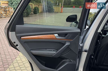 Позашляховик / Кросовер Audi Q5 2021 в 