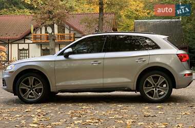Позашляховик / Кросовер Audi Q5 2018 в 