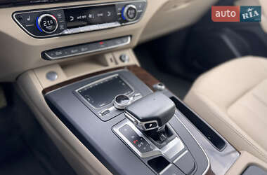 Внедорожник / Кроссовер Audi Q5 2018 в 