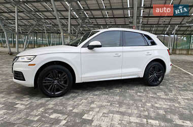 Внедорожник / Кроссовер Audi Q5 2018 в 