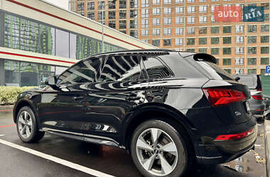 Позашляховик / Кросовер Audi Q5 2020 в 