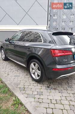 Позашляховик / Кросовер Audi Q5 2018 в 