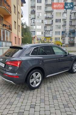 Позашляховик / Кросовер Audi Q5 2018 в 