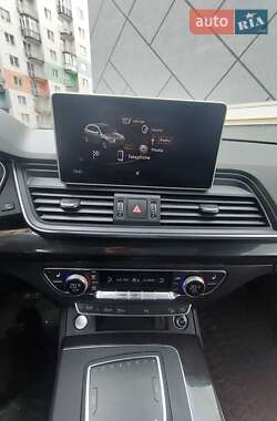 Позашляховик / Кросовер Audi Q5 2018 в 