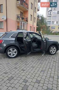 Позашляховик / Кросовер Audi Q5 2018 в 