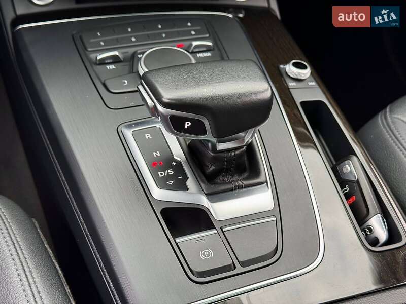 Позашляховик / Кросовер Audi Q5 2018 в Києві