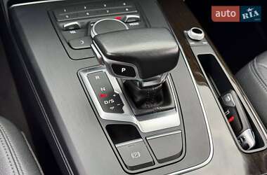 Внедорожник / Кроссовер Audi Q5 2018 в 