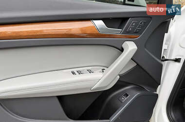 Внедорожник / Кроссовер Audi Q5 2022 в 