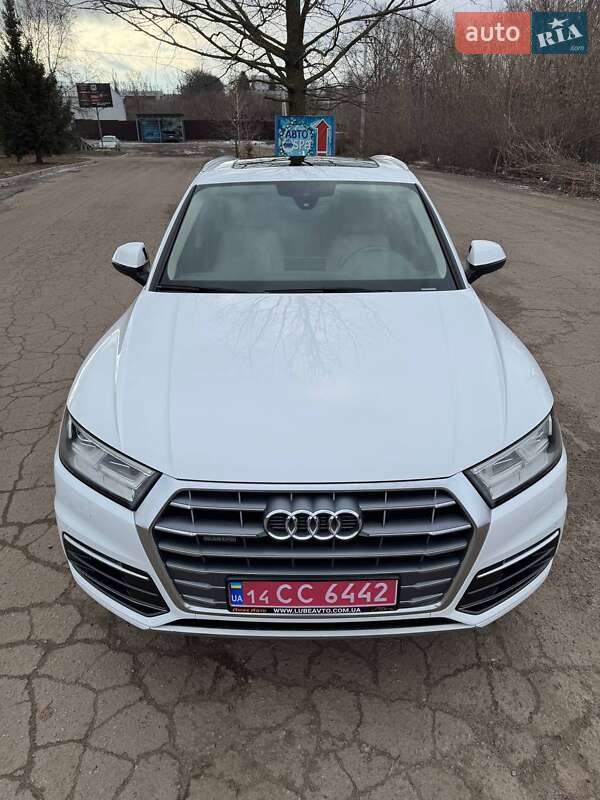 Внедорожник / Кроссовер Audi Q5 2018 в 