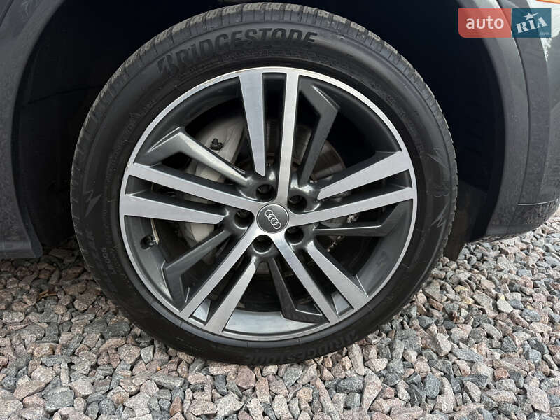Позашляховик / Кросовер Audi Q5 2020 в Києві