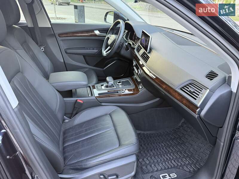 Позашляховик / Кросовер Audi Q5 2020 в Львові