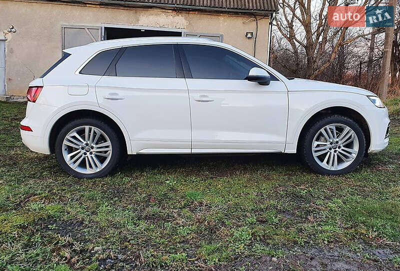 Позашляховик / Кросовер Audi Q5 2017 в Львові