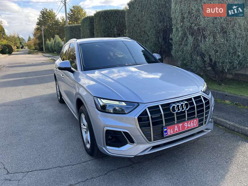 Позашляховик / Кросовер Audi Q5 2020 в Києві