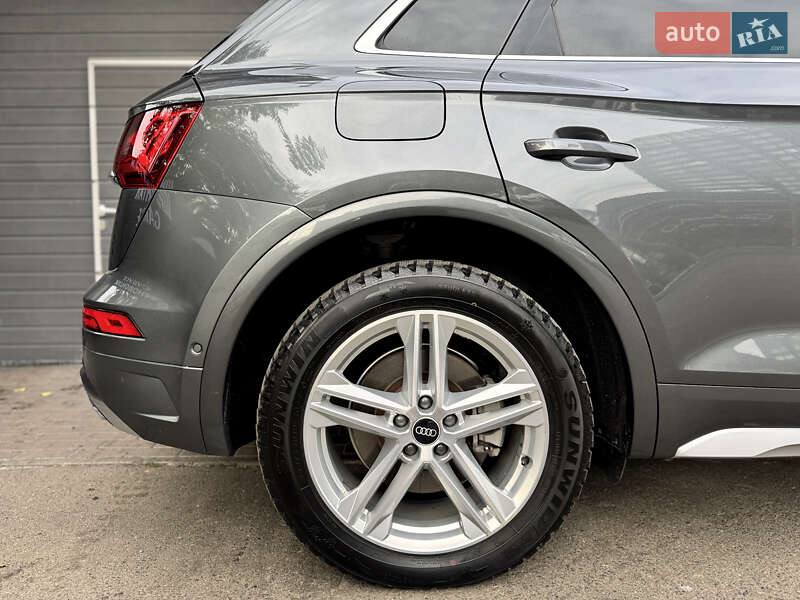 Позашляховик / Кросовер Audi Q5 2021 в Києві