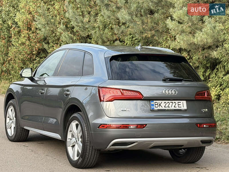 Внедорожник / Кроссовер Audi Q5 2017 в Ровно