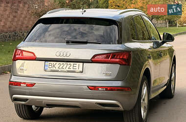 Внедорожник / Кроссовер Audi Q5 2017 в 