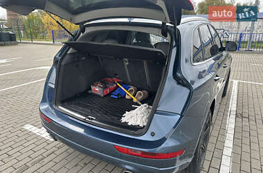 Позашляховик / Кросовер Audi Q5 2015 в 