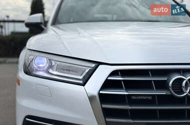 Позашляховик / Кросовер Audi Q5 2018 в 