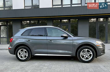 Внедорожник / Кроссовер Audi Q5 2017 в 