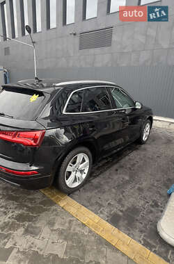 Позашляховик / Кросовер Audi Q5 2019 в 