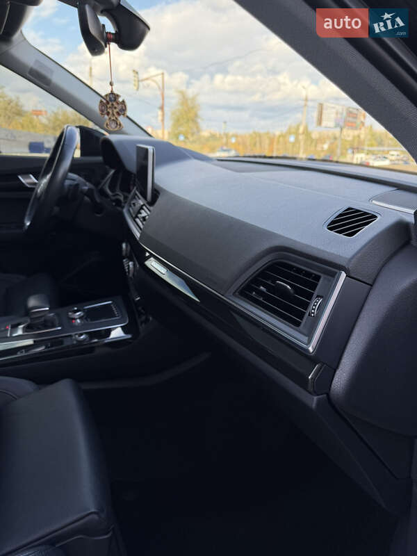 Внедорожник / Кроссовер Audi Q5 2017 в Кривом Роге