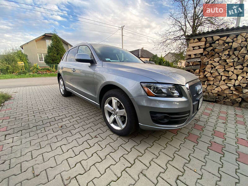 Внедорожник / Кроссовер Audi Q5 2011 в Великом Березном