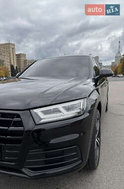 Внедорожник / Кроссовер Audi Q5 2018 в 