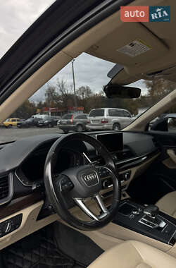 Внедорожник / Кроссовер Audi Q5 2018 в 