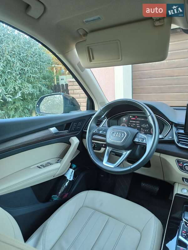 Позашляховик / Кросовер Audi Q5 2021 в Чернівцях