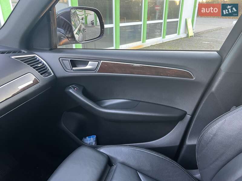 Внедорожник / Кроссовер Audi Q5 2010 в Золочеве