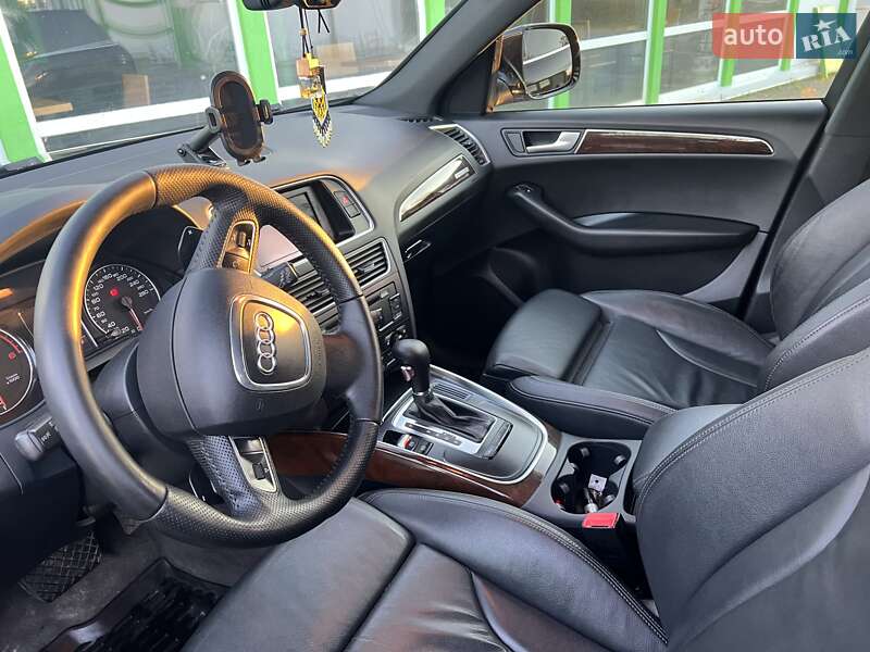 Внедорожник / Кроссовер Audi Q5 2010 в Золочеве