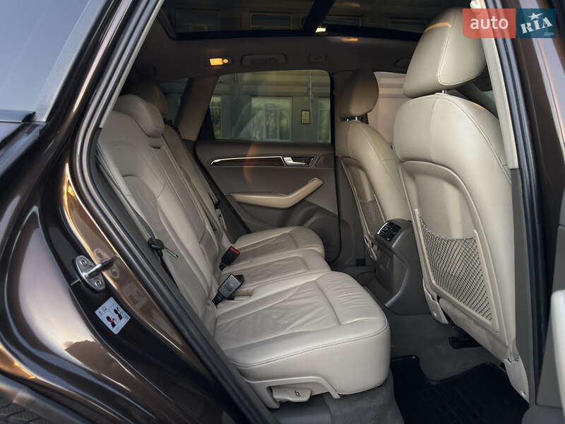 Позашляховик / Кросовер Audi Q5 2011 в Чернівцях