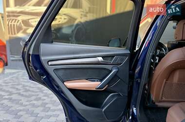 Позашляховик / Кросовер Audi Q5 2021 в 