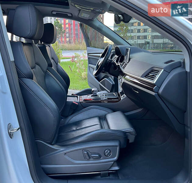 Позашляховик / Кросовер Audi Q5 2019 в Києві