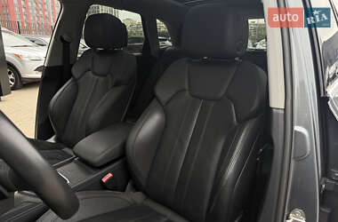 Позашляховик / Кросовер Audi Q5 2019 в 