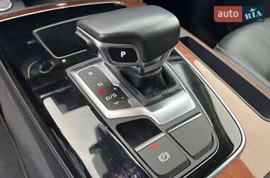 Позашляховик / Кросовер Audi Q5 2020 в 