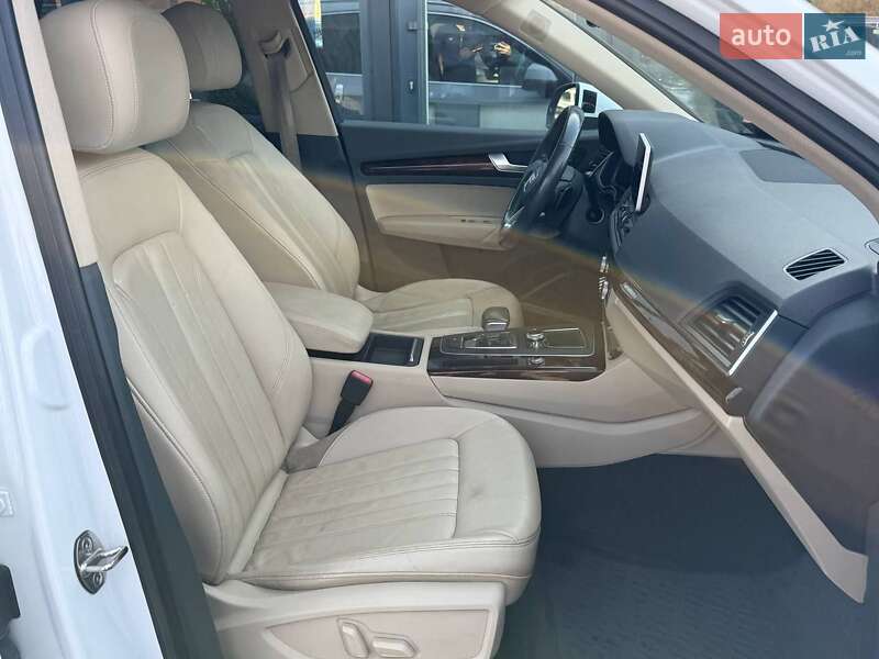 Позашляховик / Кросовер Audi Q5 2017 в Луцьку