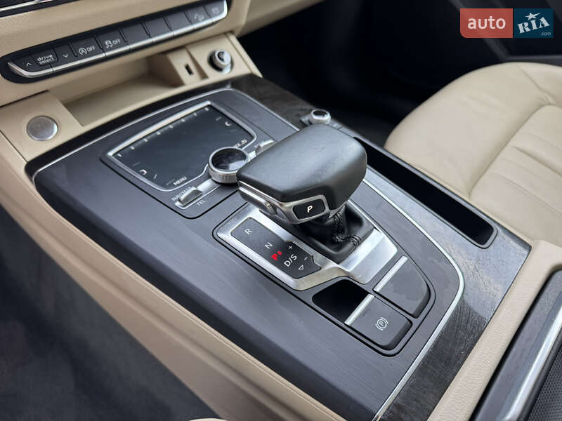 Позашляховик / Кросовер Audi Q5 2017 в Луцьку