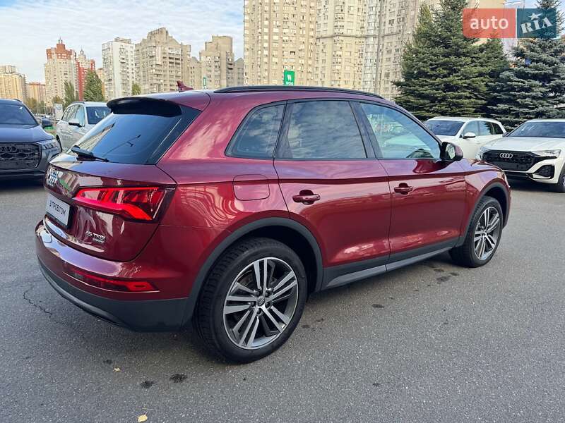 Внедорожник / Кроссовер Audi Q5 2019 в Киеве