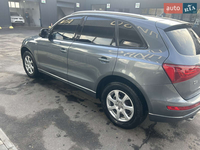 Внедорожник / Кроссовер Audi Q5 2011 в Золочеве