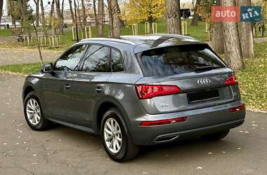 Внедорожник / Кроссовер Audi Q5 2017 в 