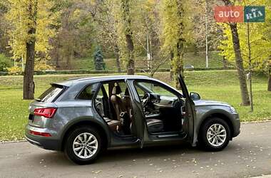 Внедорожник / Кроссовер Audi Q5 2017 в 